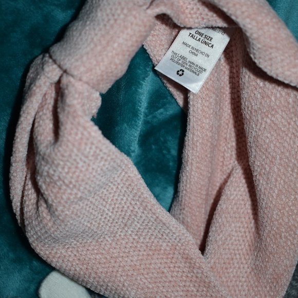 Winter Bundle Gray Gloves Pink Headwrap Black Hat - Picture 5 of 8